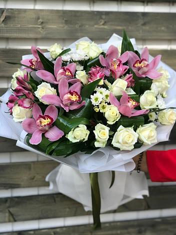 Букет цветов из: Розы и Хризантемы в Солослово