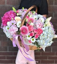 Композиция солнечный день в Солослово Цветочная композиция из Розы, Хризантемы, Пионы и Лизиантусы в корзине в Солослово