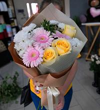 Букет цветов из:  Герберы, Розы и Хризантемы в Солослово