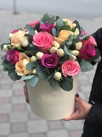 Цветочная композиция из Розы в шляпной коробке в Солослово