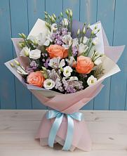Букет цветов из:  Лизиантусы, Розы, Альстромерии и Гипсофила в Солослово