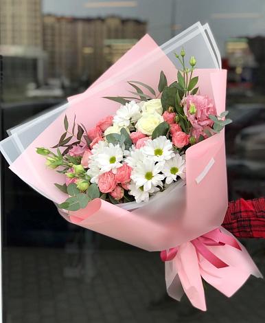 Букет цветов из: Розы, Лизиантусы и Хризантемы в Солослово